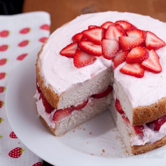 Strawberry Cake with Cream Cheese Frosting 2